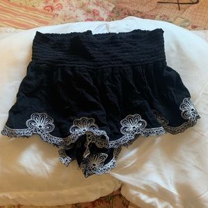 black flowy shorts